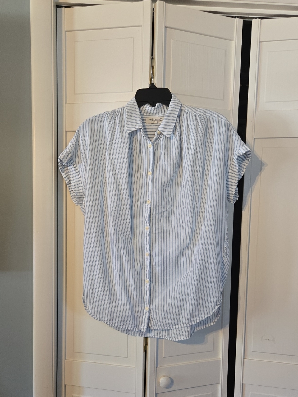 Madewell Blue and White Striped Short-Sleeve Button-Down Shirt